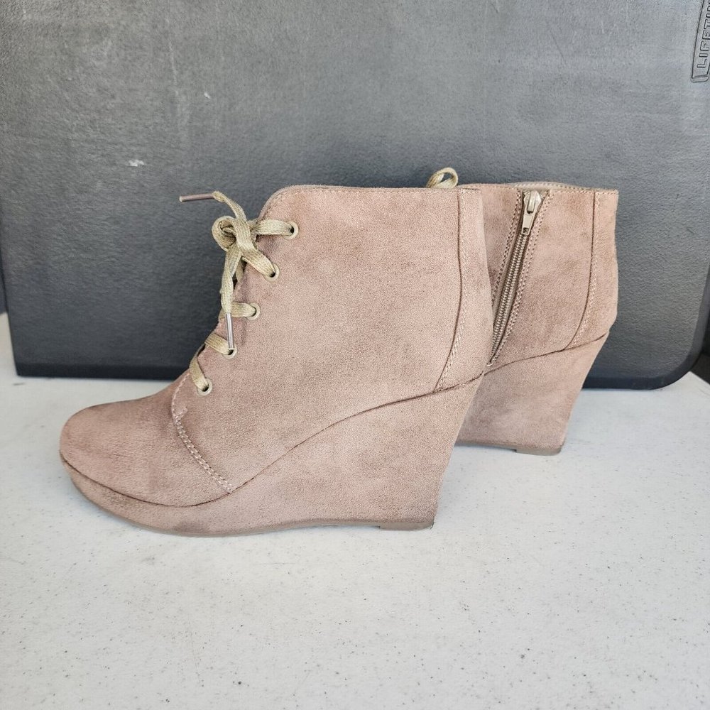 *BEIGE WEDGE BOOTIES* RAMPAGE SERENITY SUEDE WEDGE size 7.5 lace up w/zipper